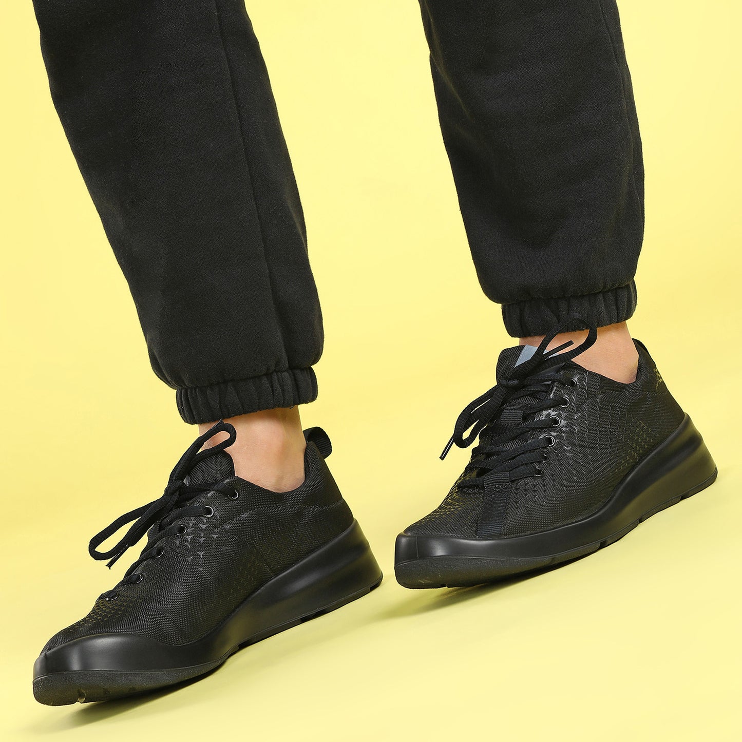 Women's Versatile Sneakers - Black