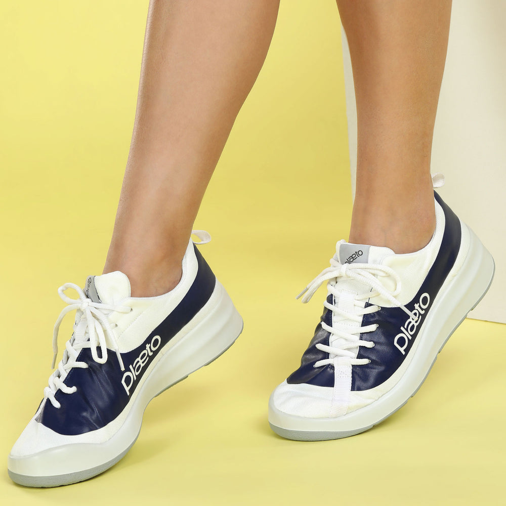 Glide Women's Sports Shoes - White / Navy Blue
